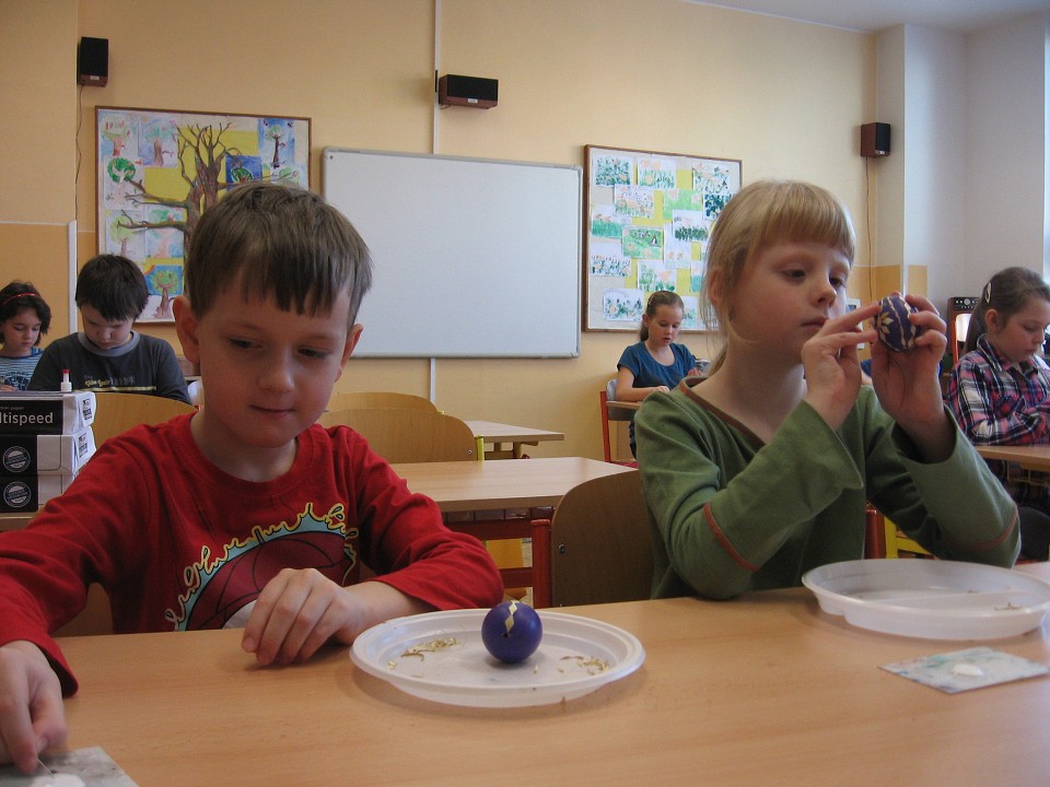 Pštrosí slámová kraslice ve 2. A